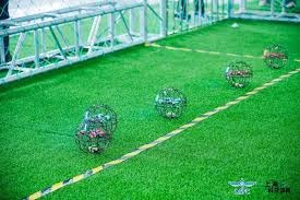 青训小将破门后被队友高高举起